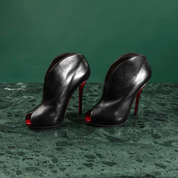 A pair of shoes by CHRISTIAN LOUBOUTIN, in size 37.