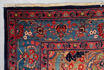 Matto, a semi-antique Yazd probably, ca 409-420 x 325,5-333,5 cm.