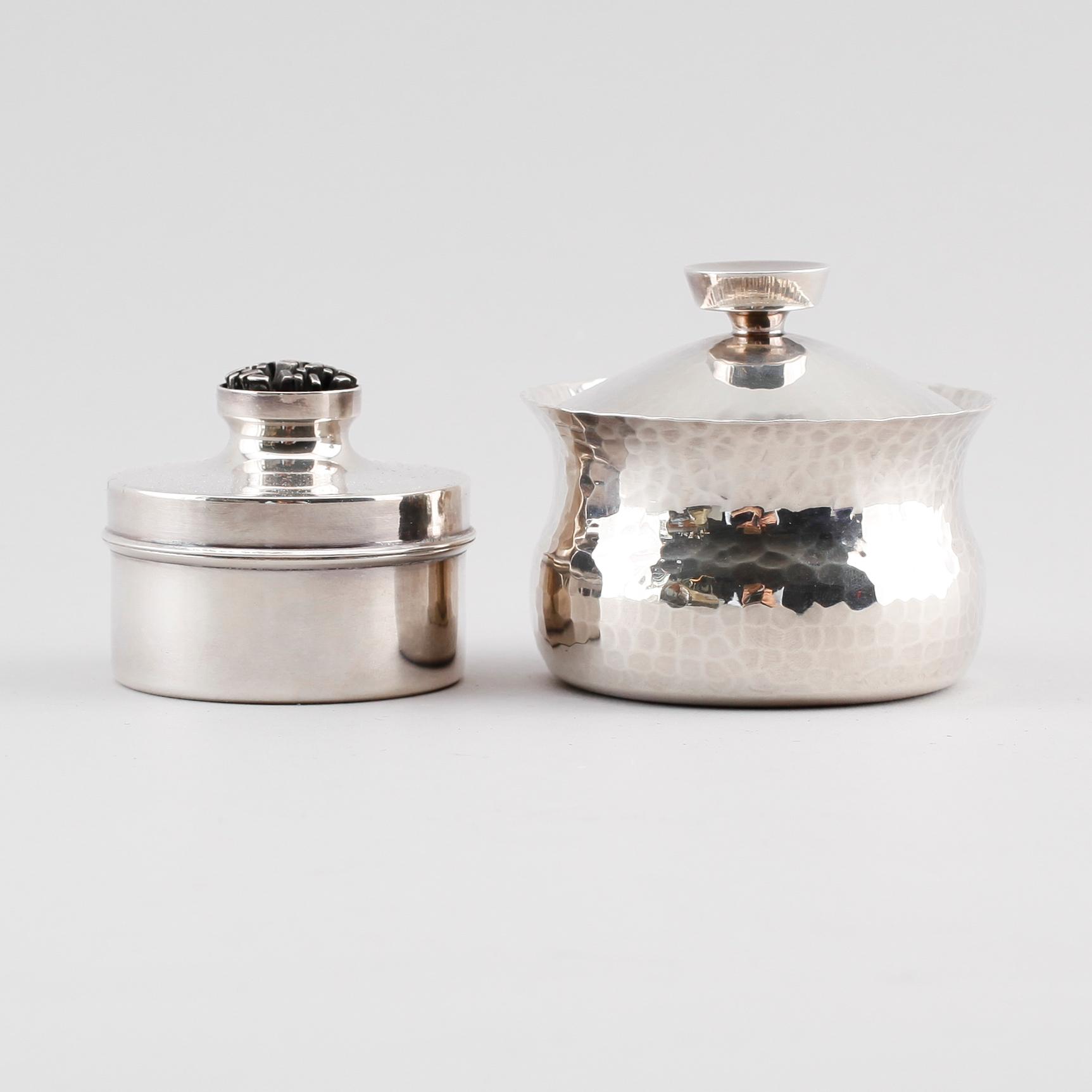 LOCKBURKAR, 2 st, silver, Löfman, MGAB, Uppsala 1974 och 1976. Vikt ca 207 g.