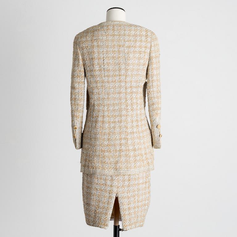 Chanel, suit, two-piece, vintage. Size Fr 36.