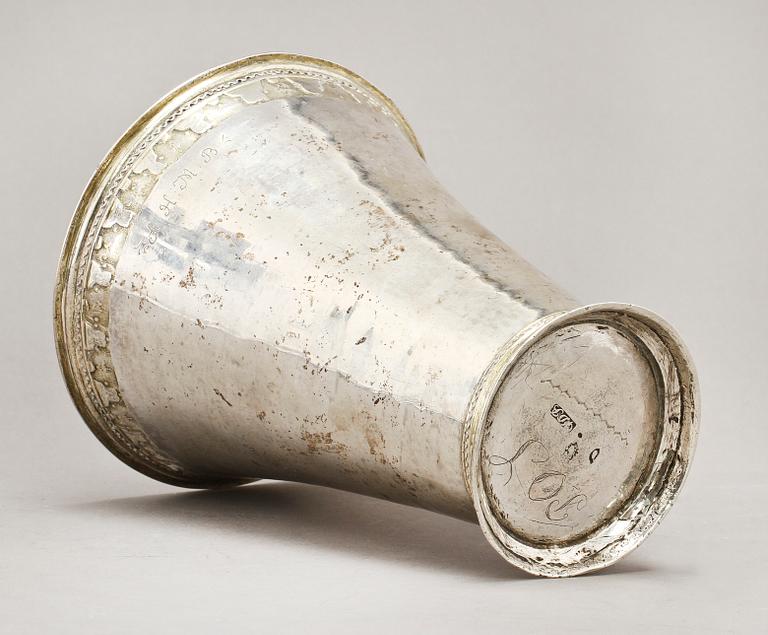 BÄGARE, silver, Gottfried Dubois, Stockholm, 1740. Vikt 250 gram.