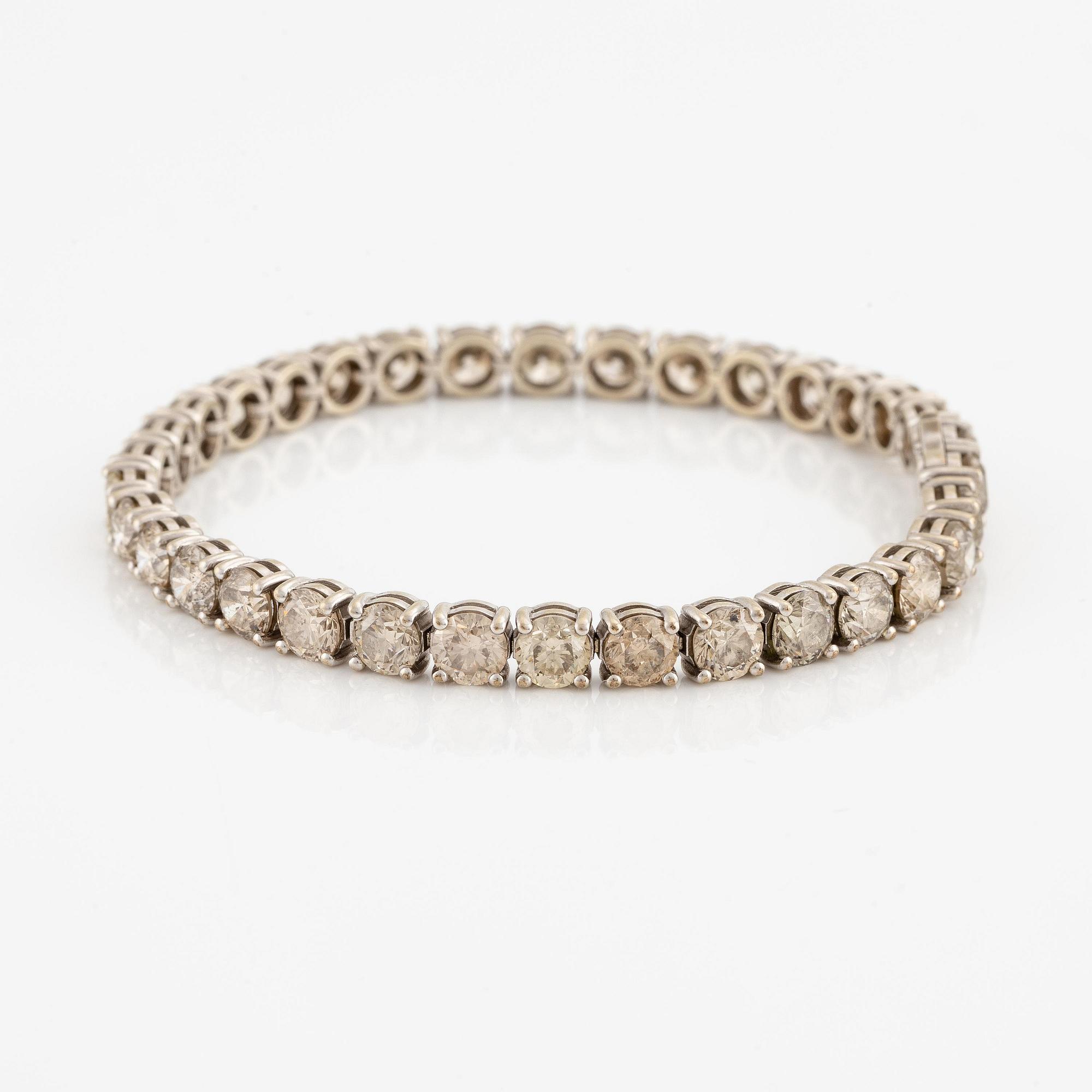 Armband 14K vitguld med runda briljantslipade diamanter.