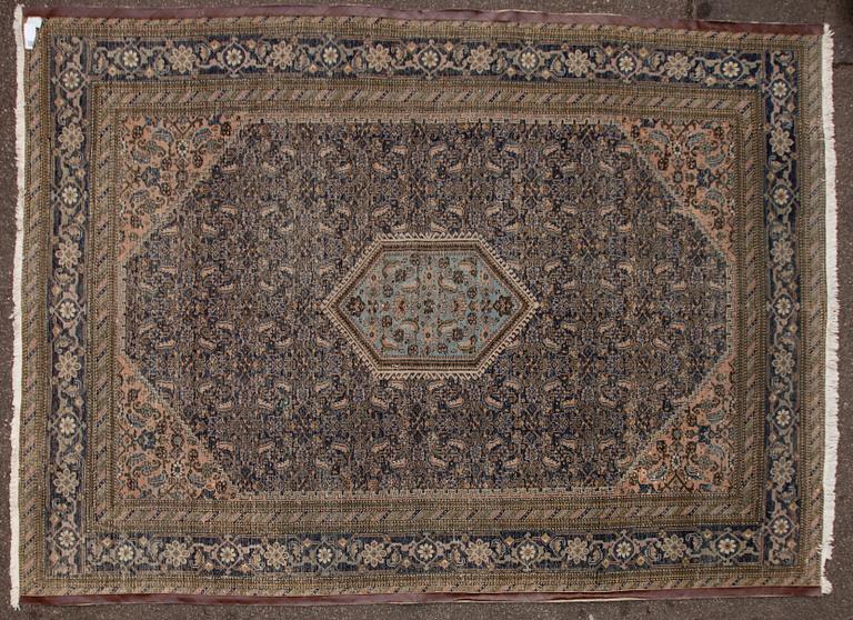 MATTA, Kaukasien. Ca 315x226 cm.