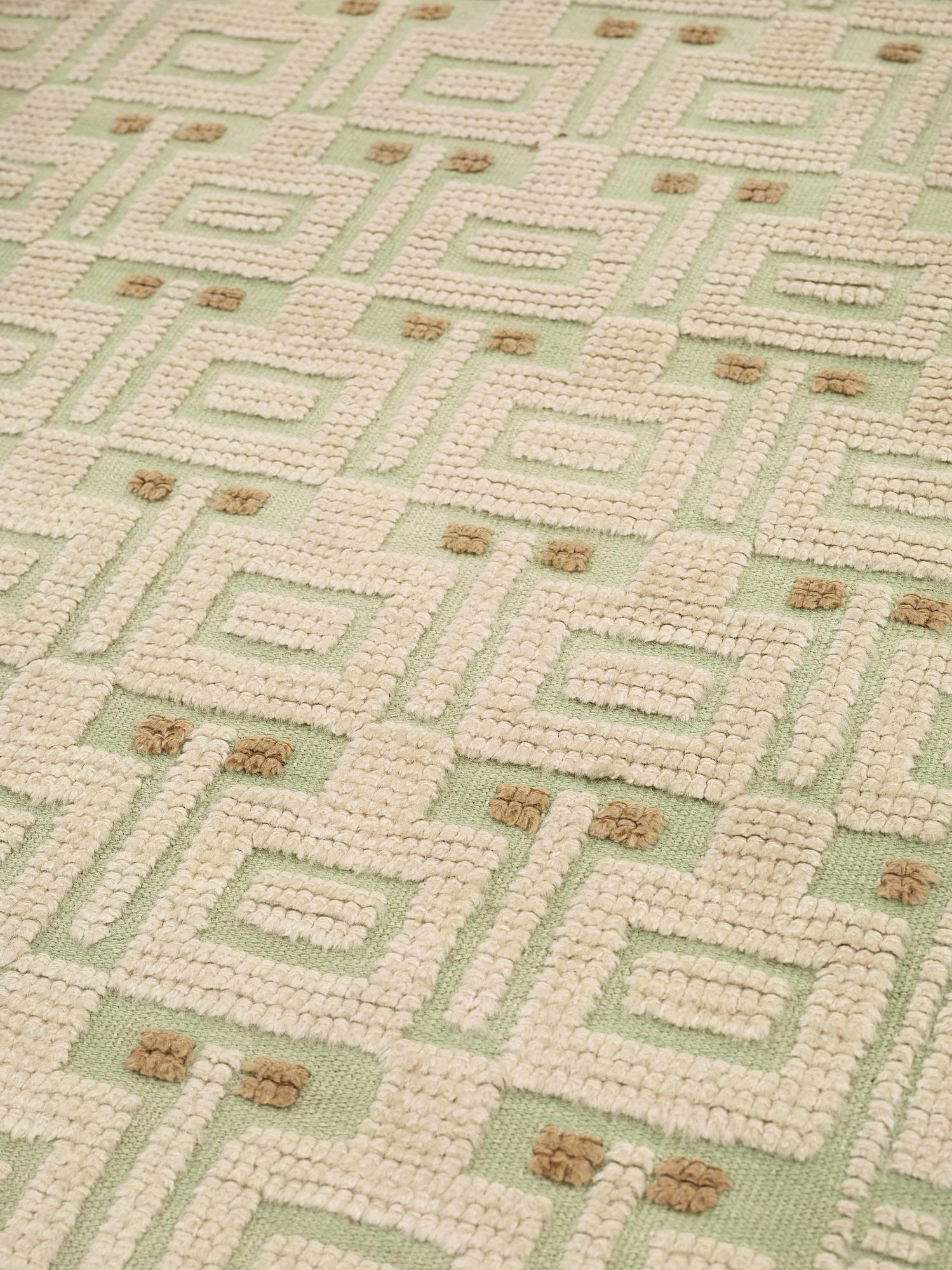 CARPET. Knotted pile in relief. 182 x 103,5 cm. 1930's-1950's.