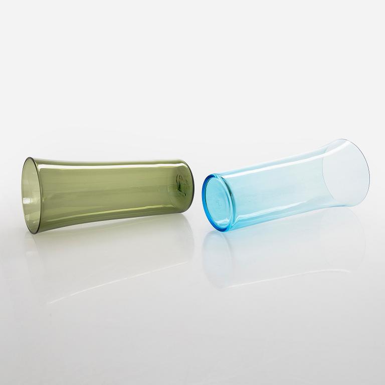 Kaj Franck, Drinking glasses, 18 pcs, 1725, "Trumpetti", and a jug, model 5605. Nuutajärvi Notsjö, Finland. 1960s.