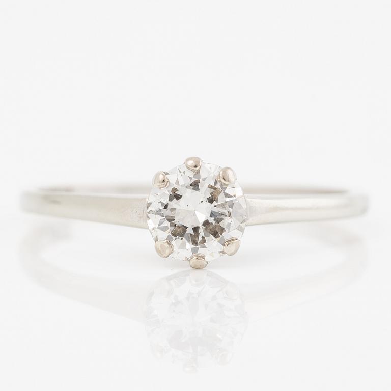 Ring 18K gold with a round brilliant-cut diamond.