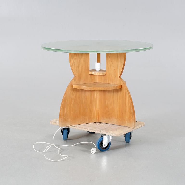 A 1940s table.