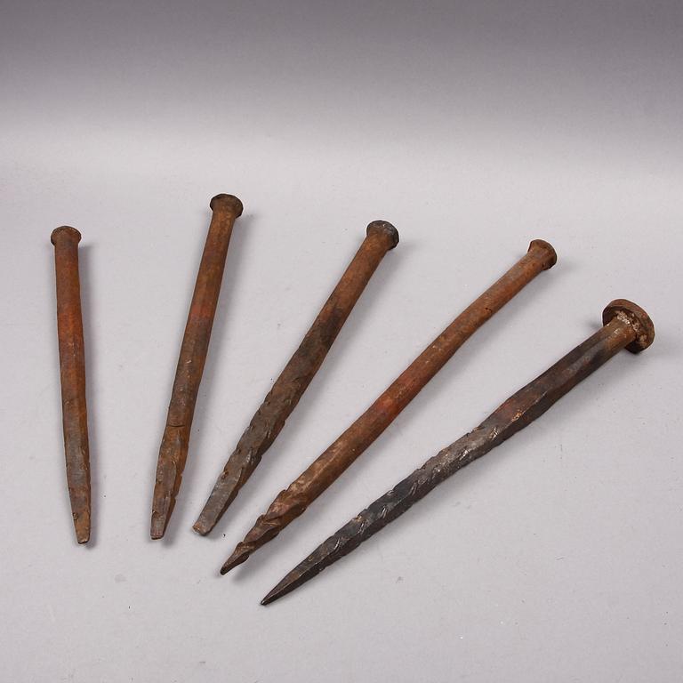 SPIKAR, 5 st, järn, troligen 1600-tal.