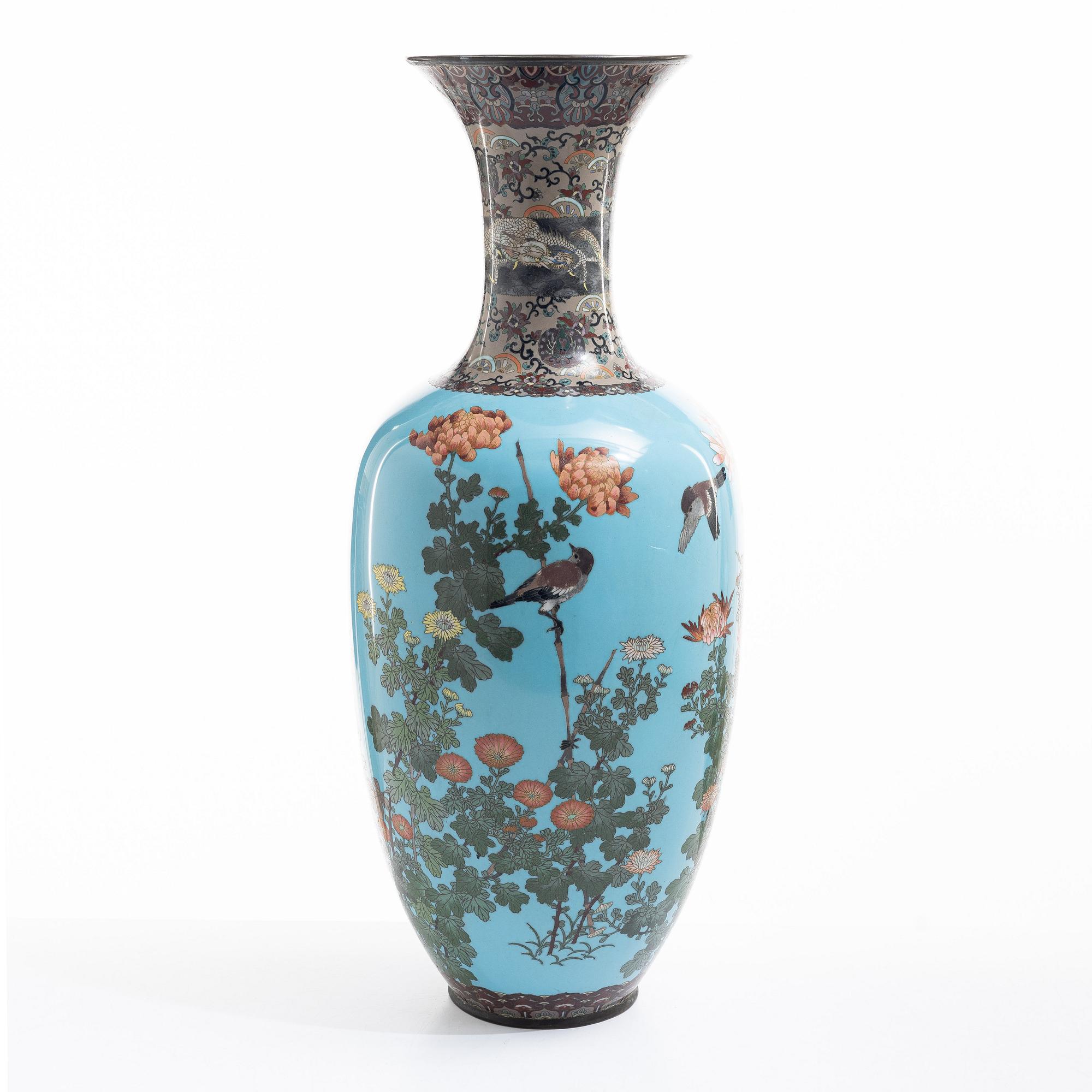 Vas, cloisonné på koppar, Japan, Meiji/Taishō, 1900-talets första del.
