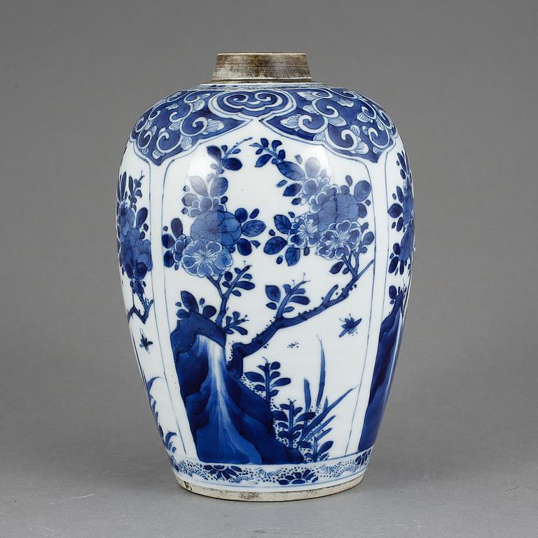 VAS, porslin. Kina, Kangxi (1662-1722).