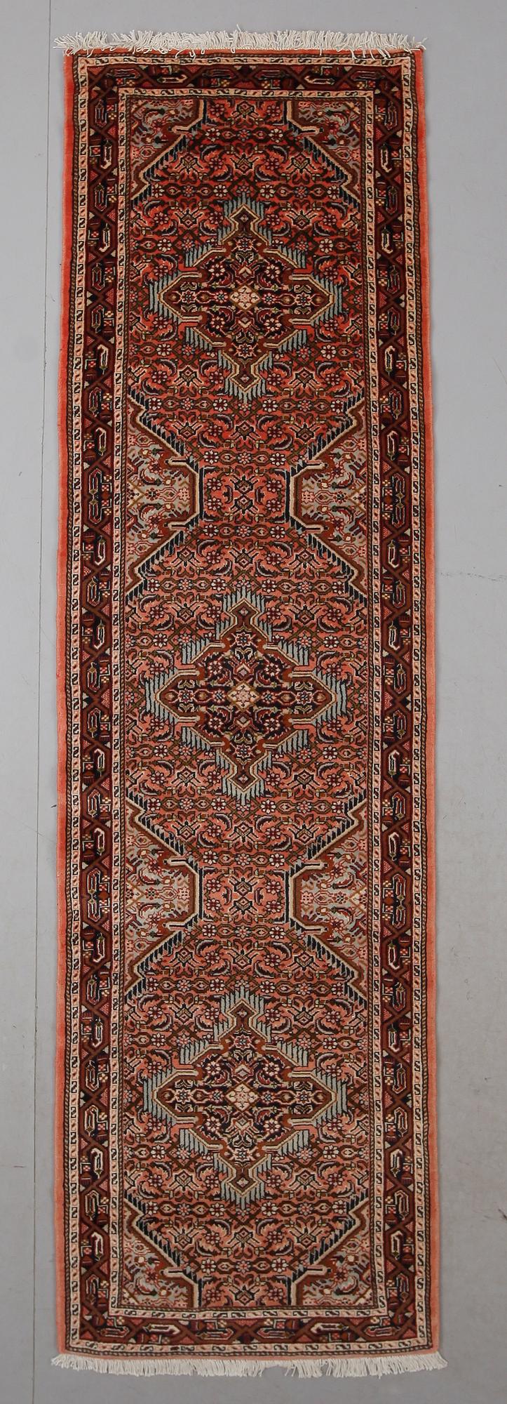 MATTA, Hamadan, ca 293 x 85 cm.