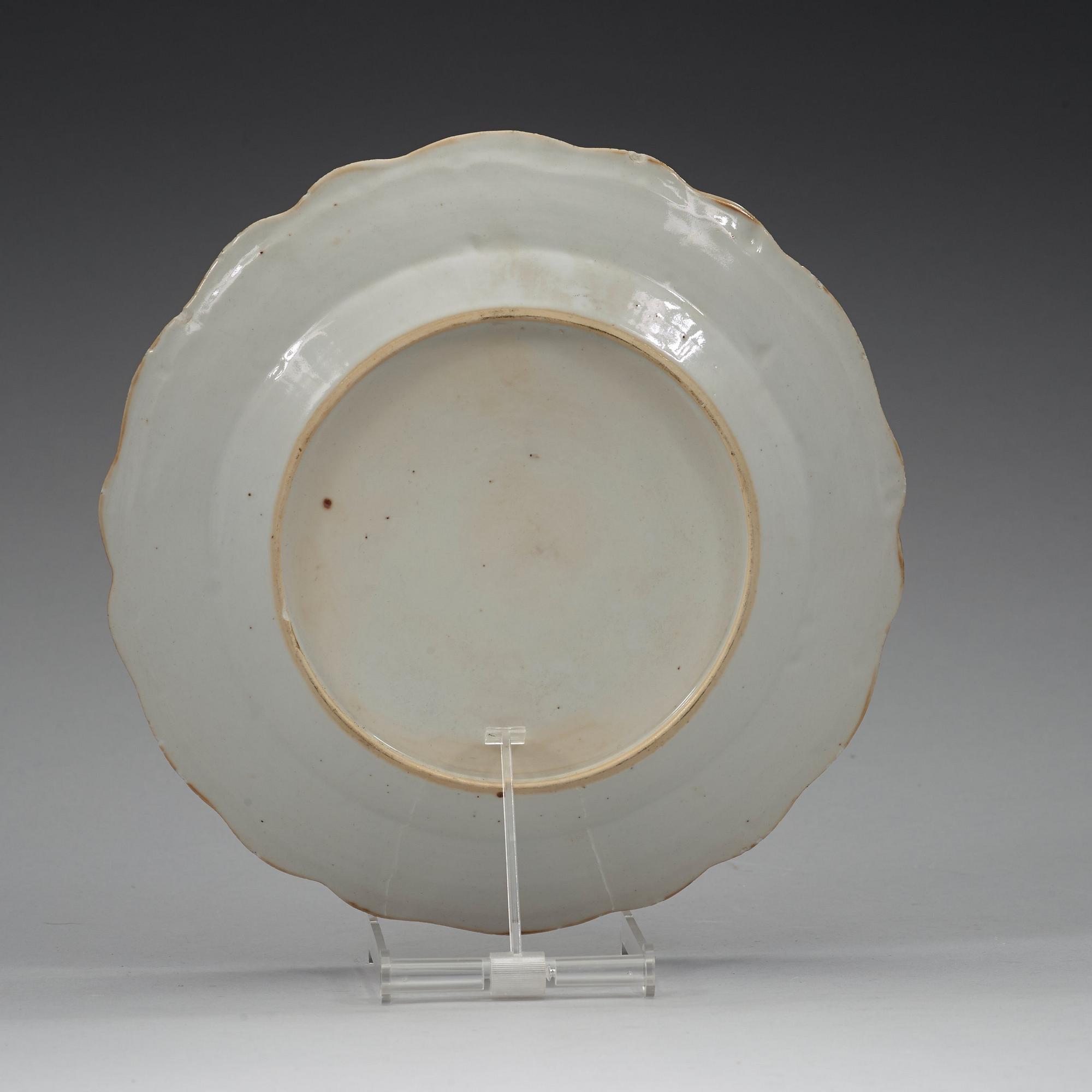 A five piece set of Swedish armorial porcelain, Qing dynasty, Qianlong (1736-95).