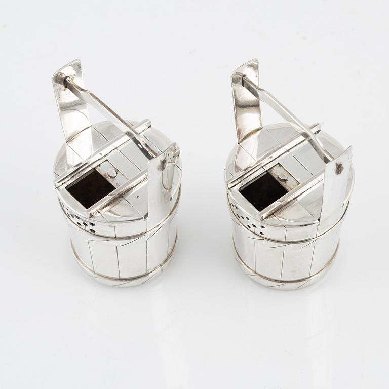 Salt- och pepparkar, ett par, sterlingsilver, Japan, 1900-talets andra hälft.