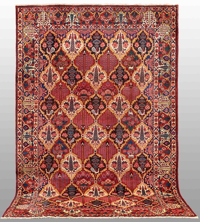 A carpet, Bakhtiari, ca 330 x 210 cm.