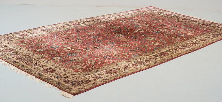 SEMI-ANTIQUE SILK KASHAN. 325 x 183-205,5 cm.