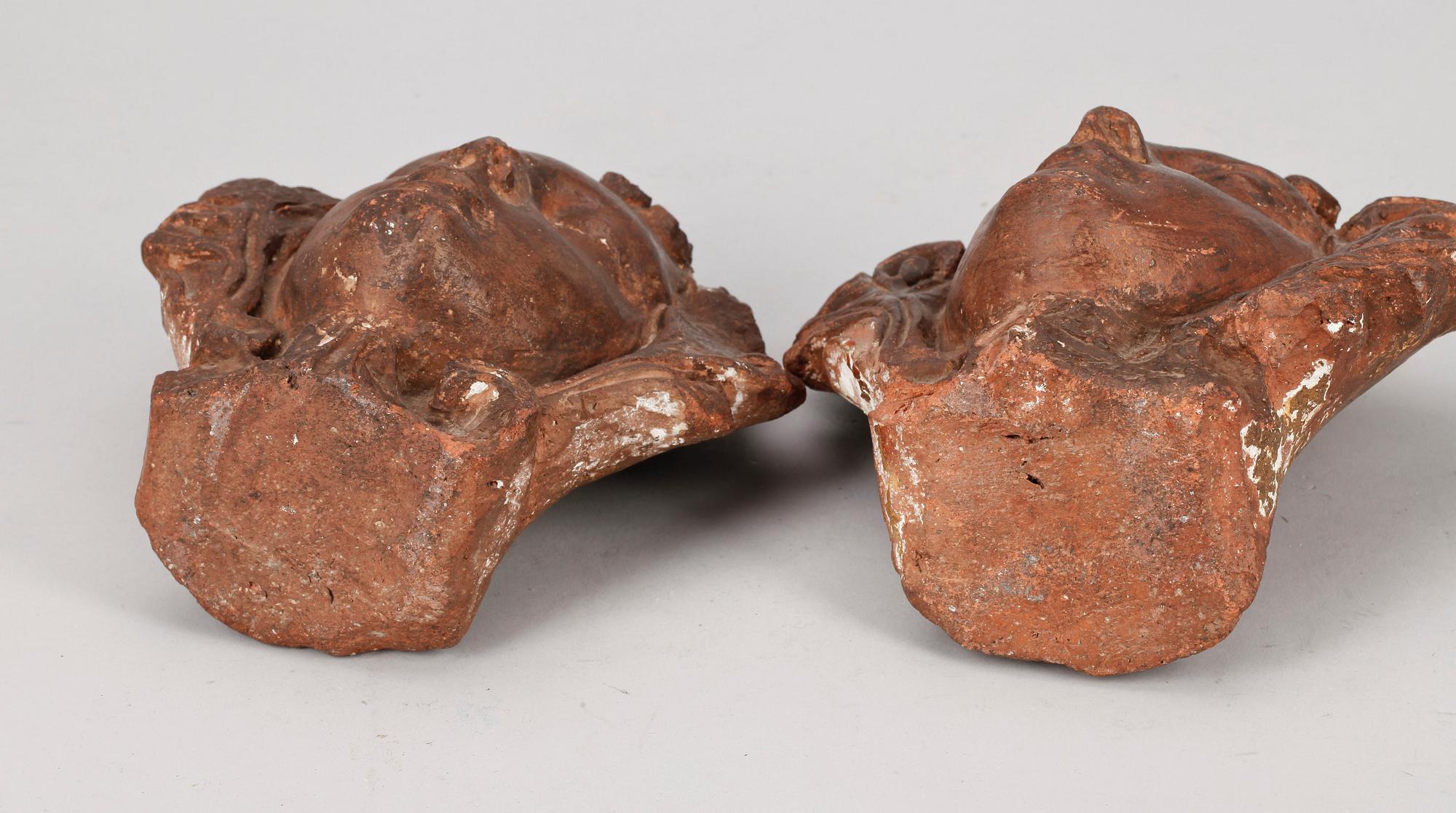 MASKARONER, ett par, lergods, trol 16-1700-tal.