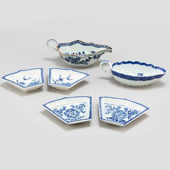 Four (2+2) blue and white cabaret dishes and two saucers, Qing dynasty, Qianlong (1736-95).