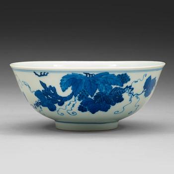 728. A blue and white bowl, Qing dynasty, Guangxu mark and of the period (1875-1908).