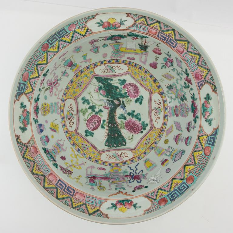 Wash basin China 20th century porcelain.