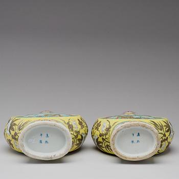 A pair of enamelled moon flasks, Qing dynasty, circa 1900.