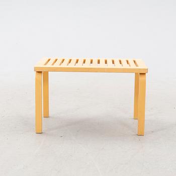 Alvar Aalto, bänk, modell 153B, Artek, Finland.