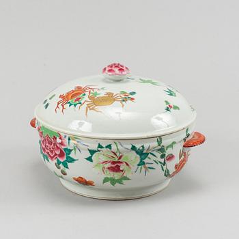 A famille rose tureen with cover, Qing dynasty, Qianlong (1736-95).
