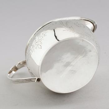 GRÄDDKANNA, silver, London 1807. Vikt ca 123 gram.