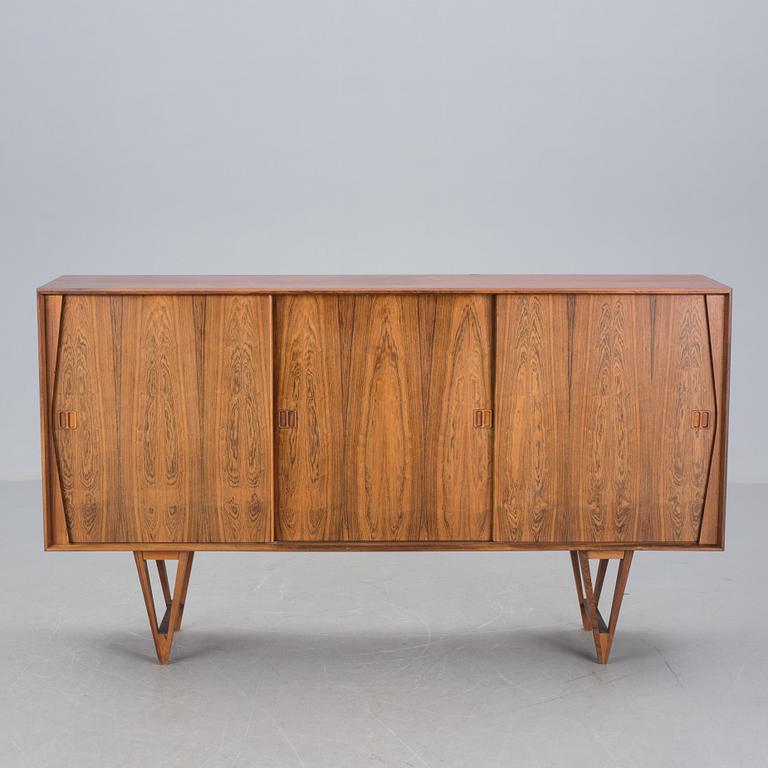 SIDEBOARD, Danmark, 1900-talets andra hälft. Citesintyg medföljer.