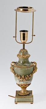 BORDSLAMPA, onyx och mässing, 1900-tal.