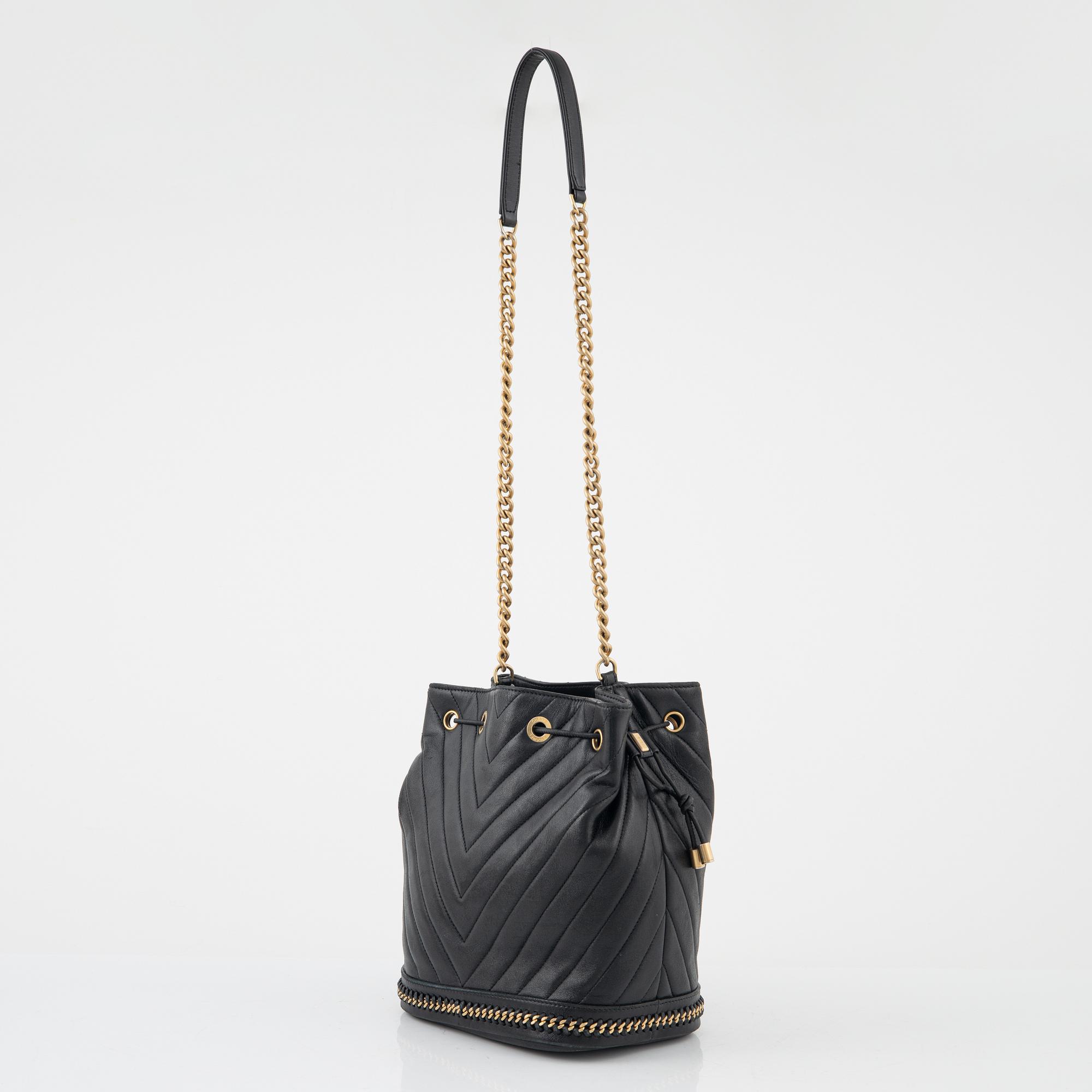 Chanel A black chevron leather Cosmopolite bucket bag 2017 2018. Bukowskis