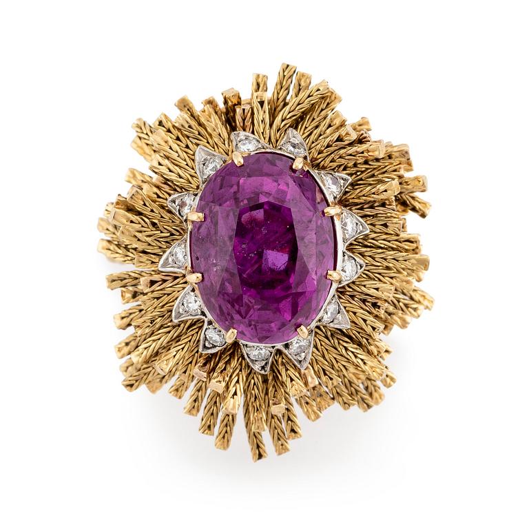 A Sterlé ring in 18K gold and platinum set with a pink faceted sapphire and round brilliant-cut diamonds.