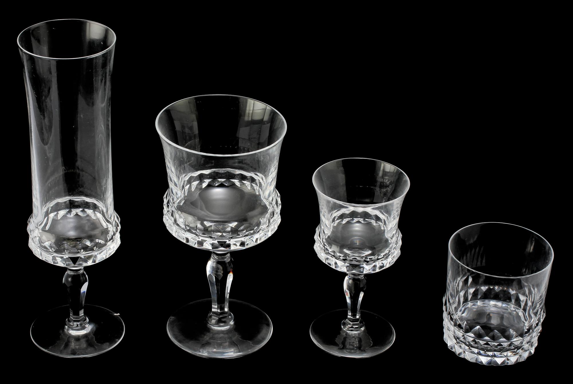 GLASSERVIS, 35 delar, "Silvia", Ingeborg Lundin, Orrefors, 1900-talets andra hälft.