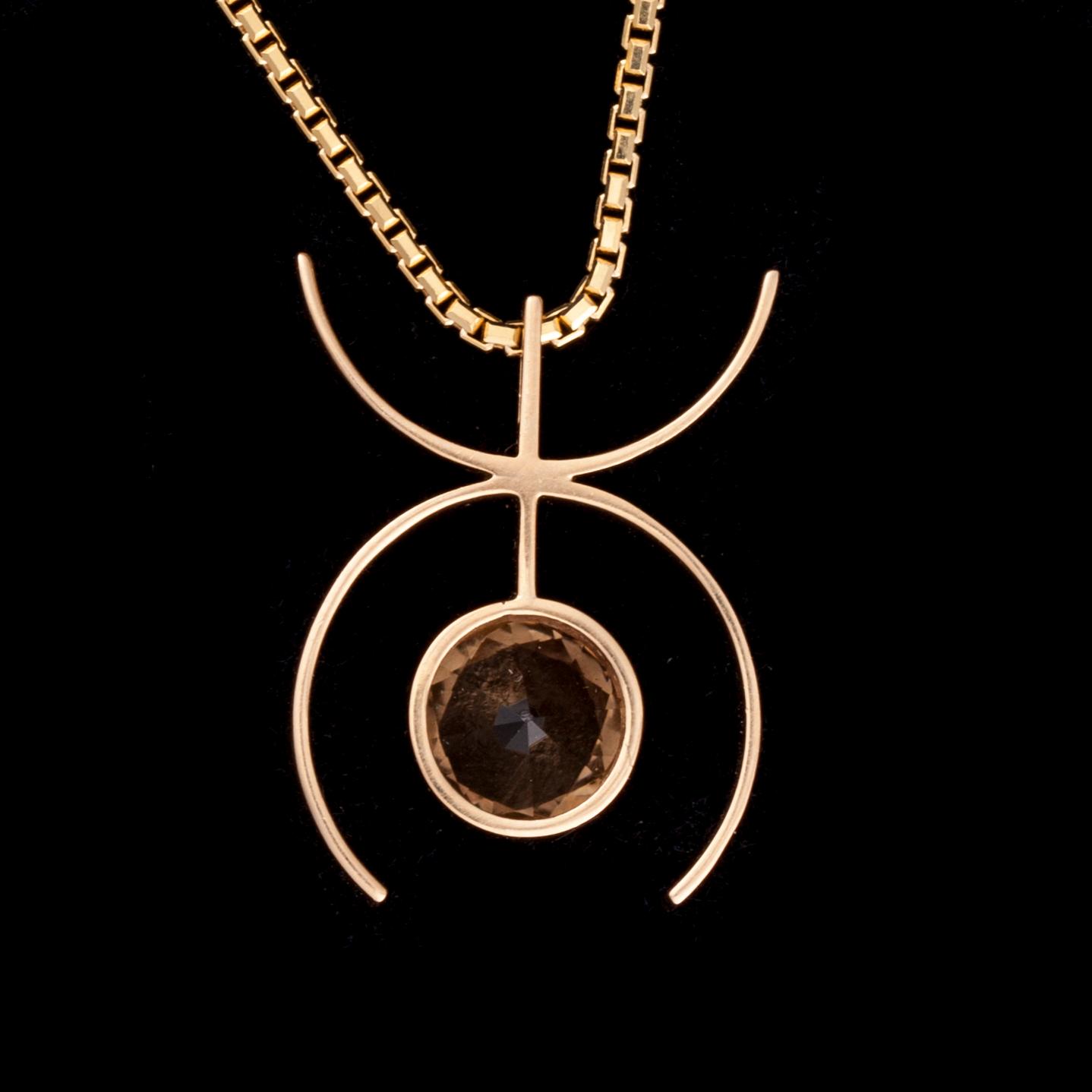 HÄNGSMYCKE, 18K guld, fasettslipad rökkvarts, N. Westerback, Helsingfors, 1960. Totalvikt 7,1 g.