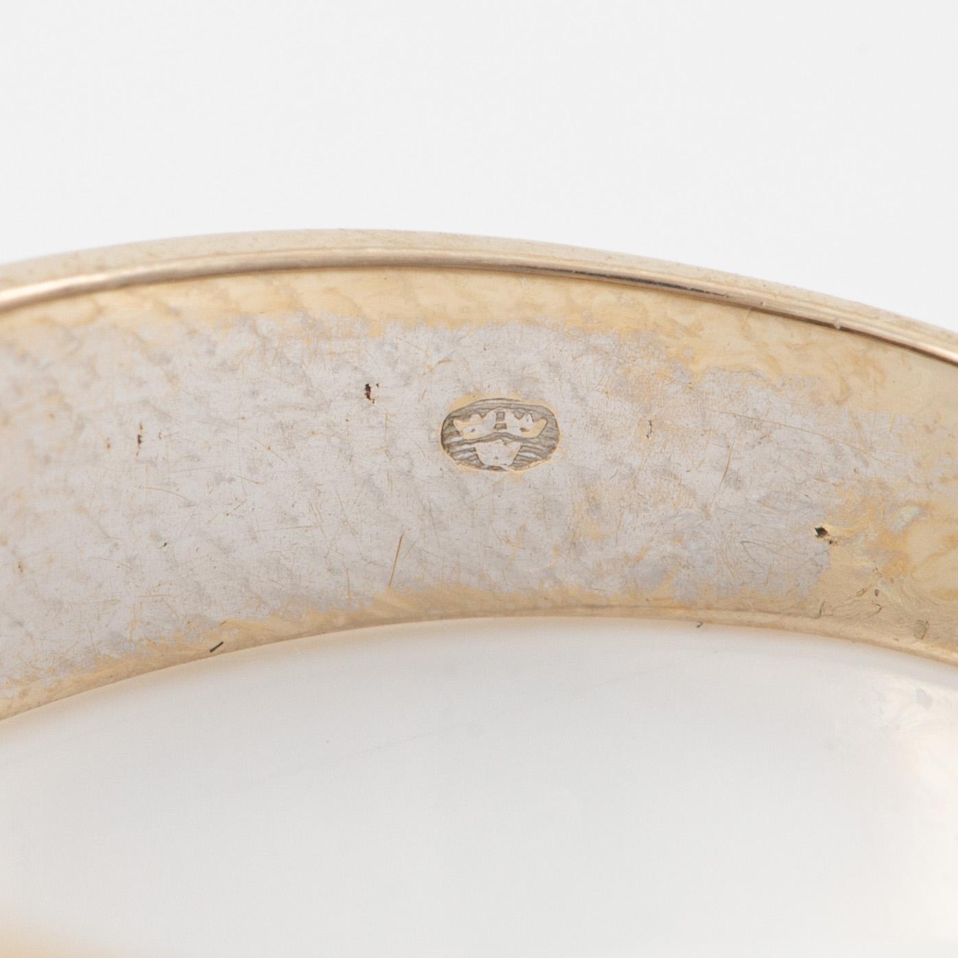 Ring 18K vitguld med sex åttkantslipade diamanter.