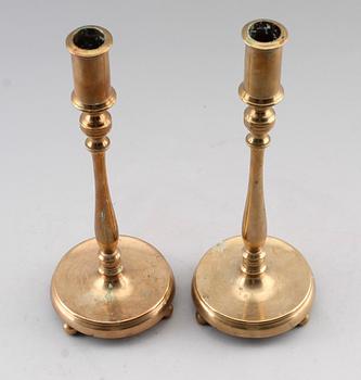 LJUSSTAKAR, 1 par, mässing, stämplade PPS, barock, 1700-tal.