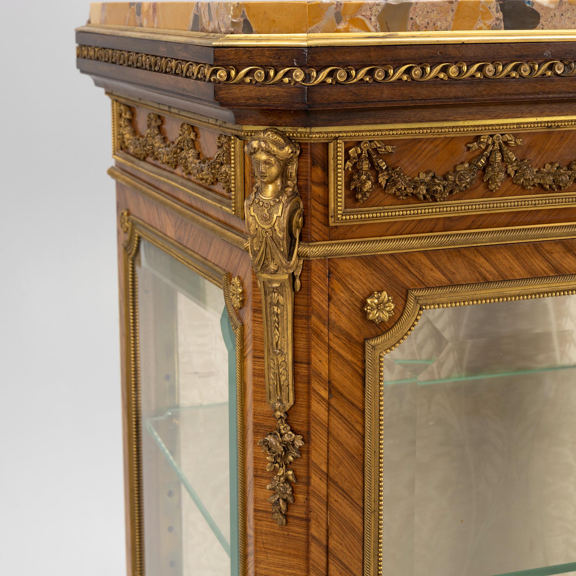 Display cabinet, Louis XV style, ca 1890-1910.