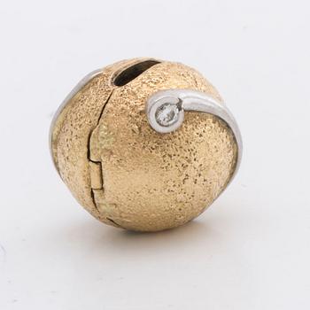 LYNGGAARD lås 18K guld och vitguld m 2 briljanter ca 0,10 ct totalt.