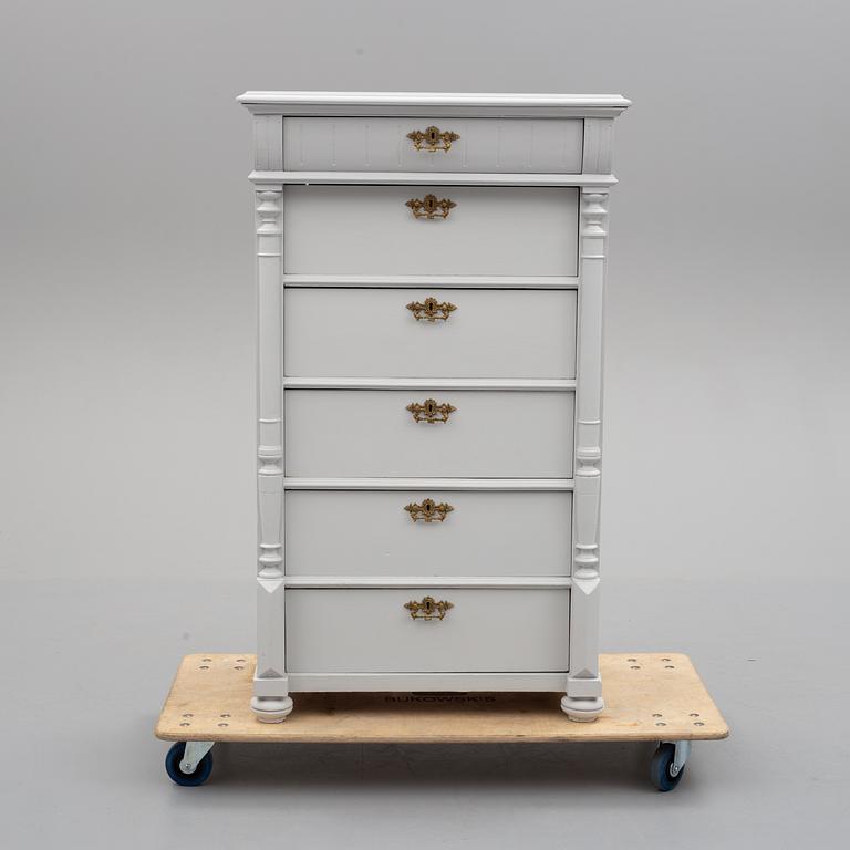 A late 19th century chest of drawers.