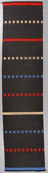 A RUNNER RUG FROM KASTHALL, 372 x 88 cm.