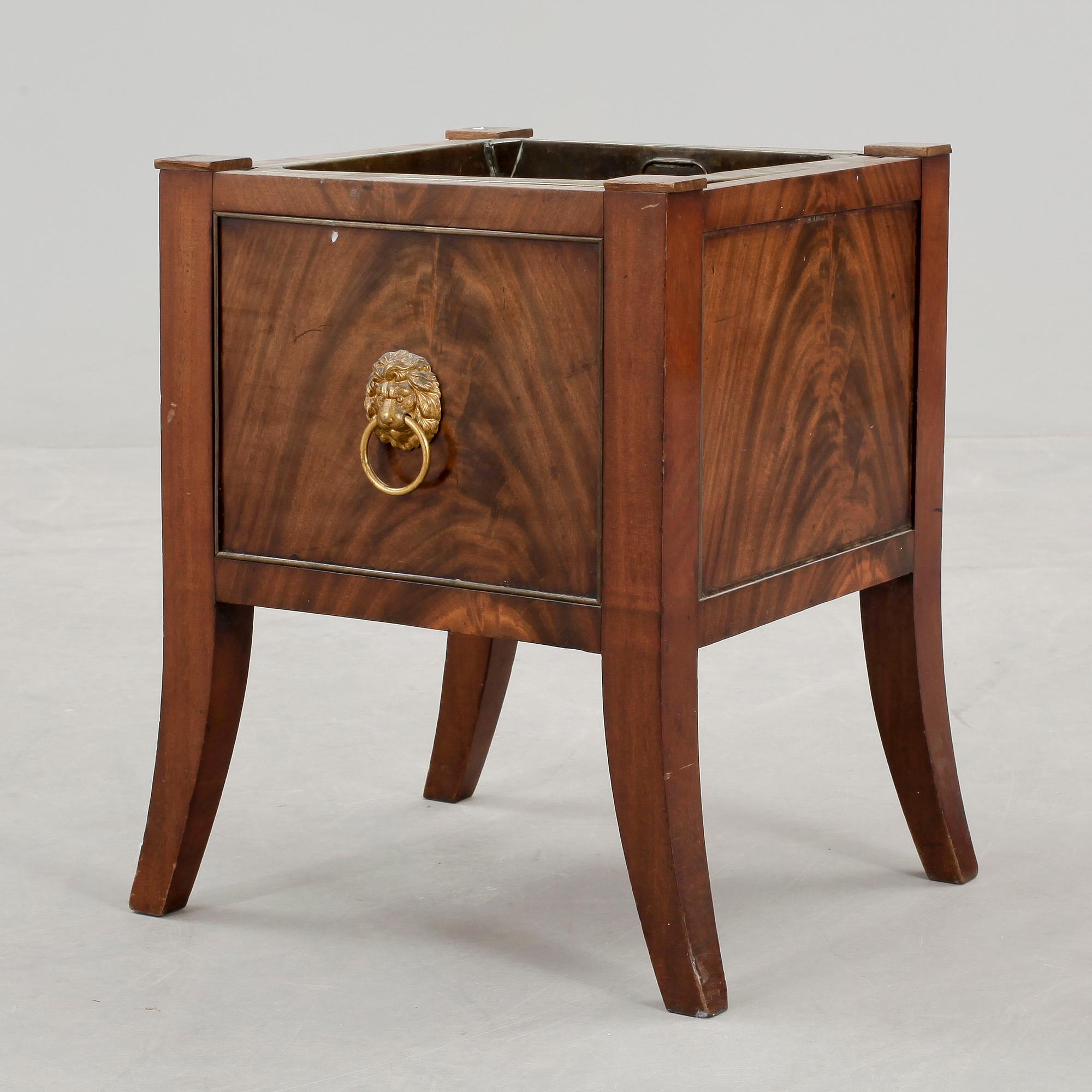 VINKYL, engelsk stil, 1800-tal.