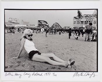 Roberta Bayley · ROBERTA BAYLEY, "Deborah Harry, Coney Island 1977", Signerad Roberta Bayley och numrerad 2/24.