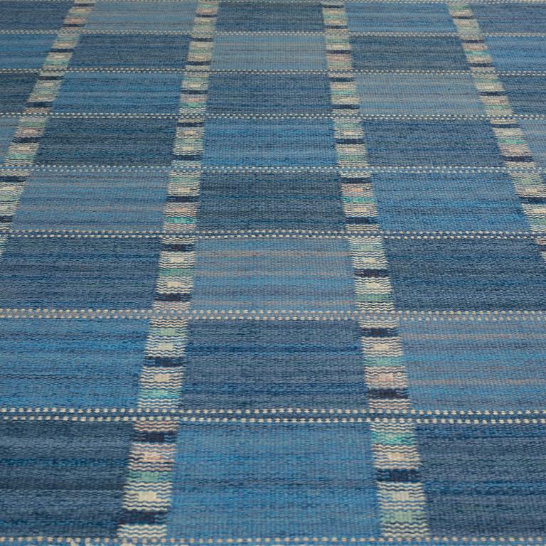 MATTA, "Falurutan starkblå", rölakan, ca 196,5 x 139,5 cm, signerad AB MMF BN.