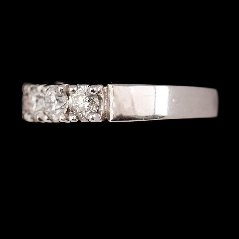 RING, 18 k vitguld, 5 briljantslipade diamanter tot ca 1.25 ct.