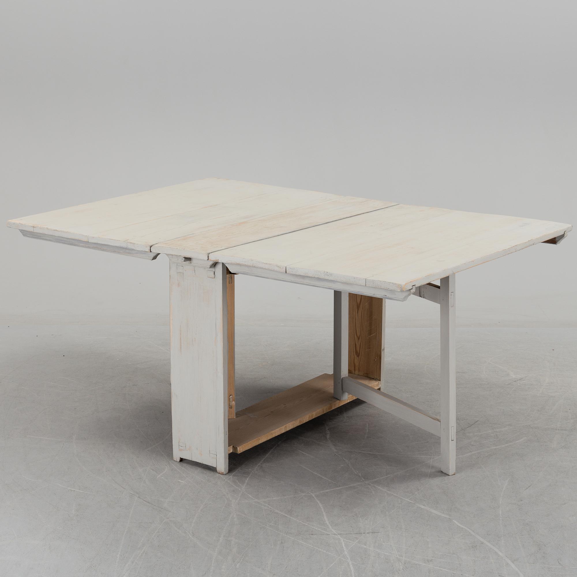 a gate-legged table from the 19th century.