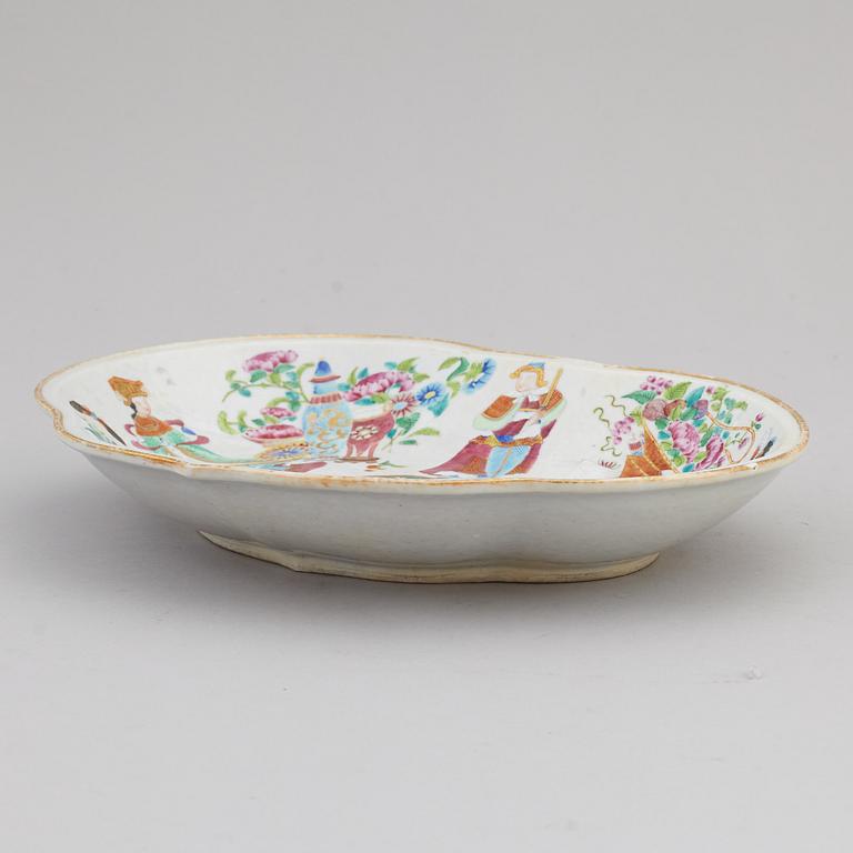 A group of three famille rose dish, jug and jar with cover, Qing dynasty, late 19th century.