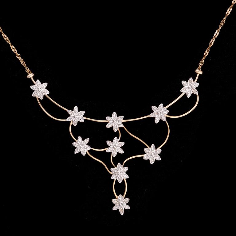HALSSMYCKE, 14K guld, diamanter. Vikt ca 6,9 g.