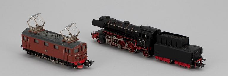 LOK, 2 st, samt KOLVAGN, Märklin 3030, 3005.
