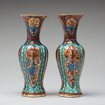 A pair of 'Clobbered' vases, Qing dynasty, Kangxi (1662-1722).