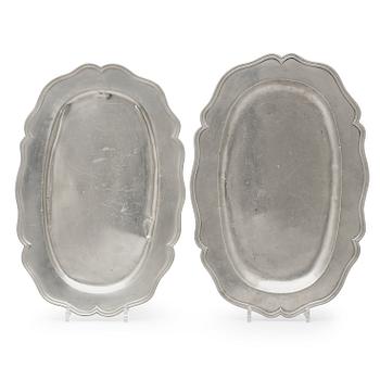 1654. A set of two Rococo pewter dishes by L Lundwall 1774.