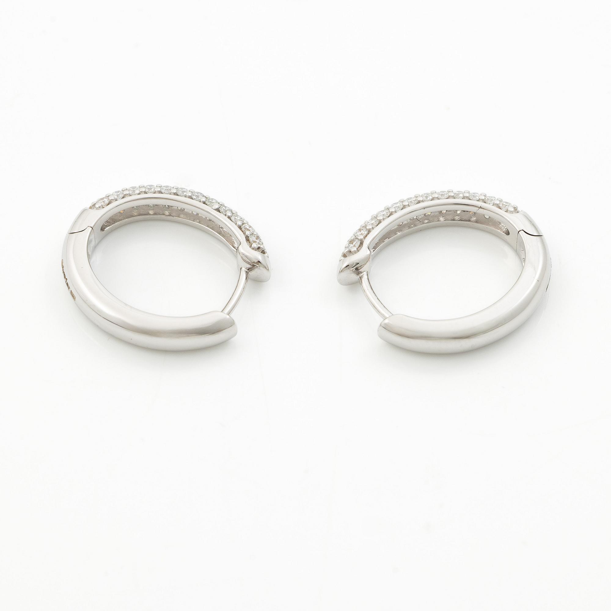 Hoop earrings 18K white gold with brilliant-cut diamonds.